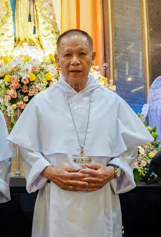 Filipiński kardynał José Lázaro Fuerte Advíncula w habicie dominikanów