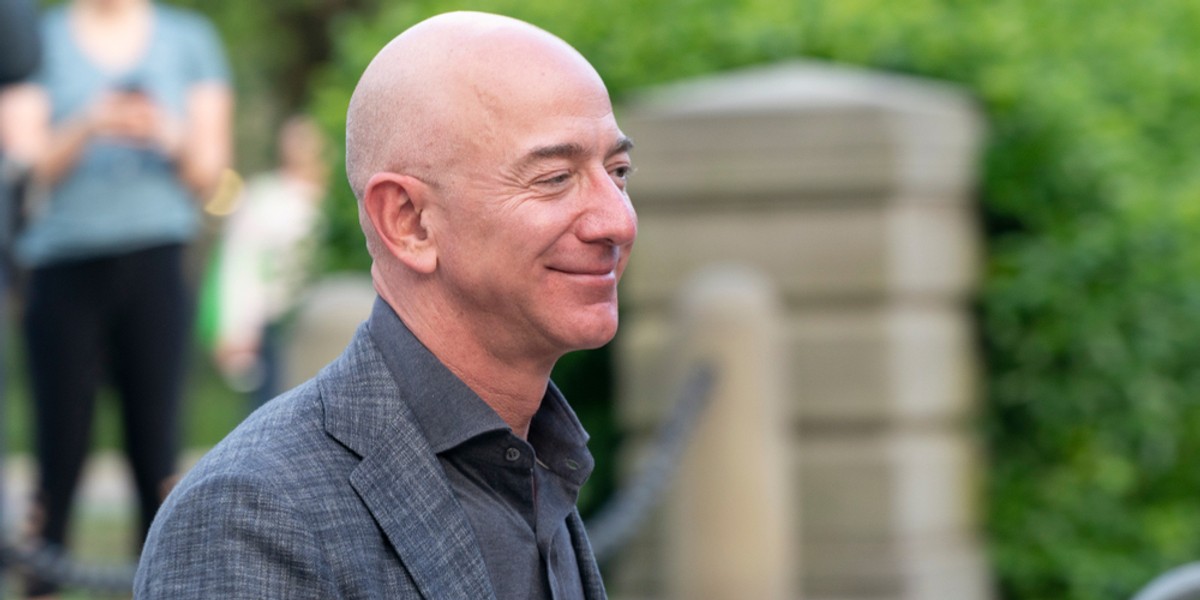 Jeff Bezos to już synonim niewyobrażalnego bogactwa. Założyciel Amazona pobił teraz kolejny rekord. 