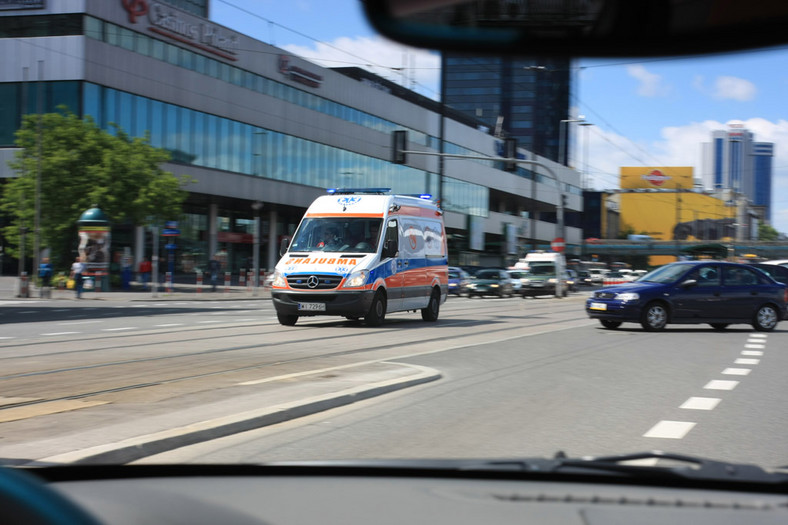 Widzisz auto na sygnale? Ułatw mu przejazd!