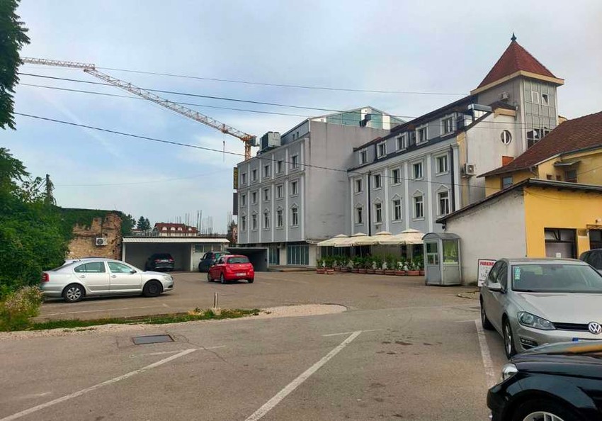 Parking u blizini hotela gde je Lukić uhapšen.