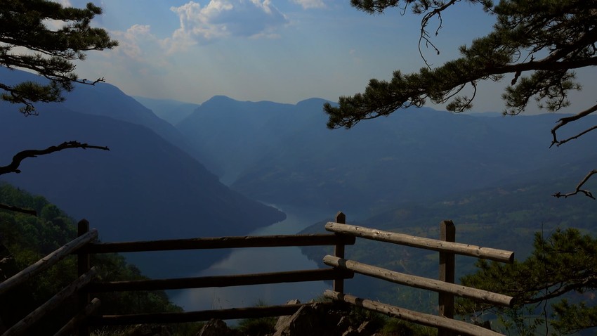 Pogled sa vidikovca na Tari