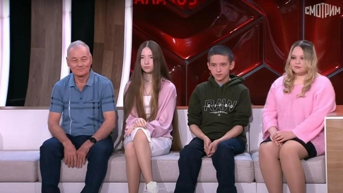 Majka monstrum 11 godina držala decu zaključanu u sobi: Oblačila ih kao lutke za mreže