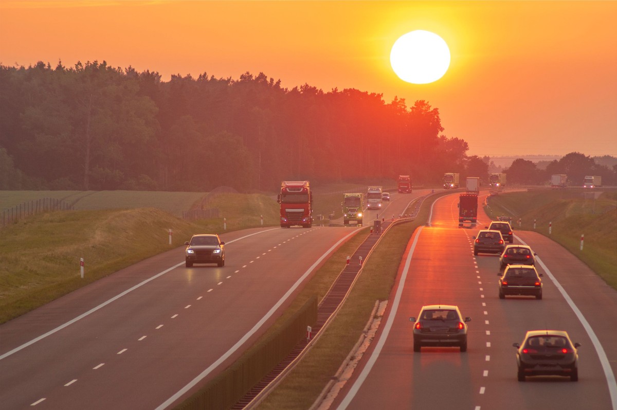 Na drodze ekspresowej nie zawsze można jechać 120 km/h. W tych sytuacjach mandat