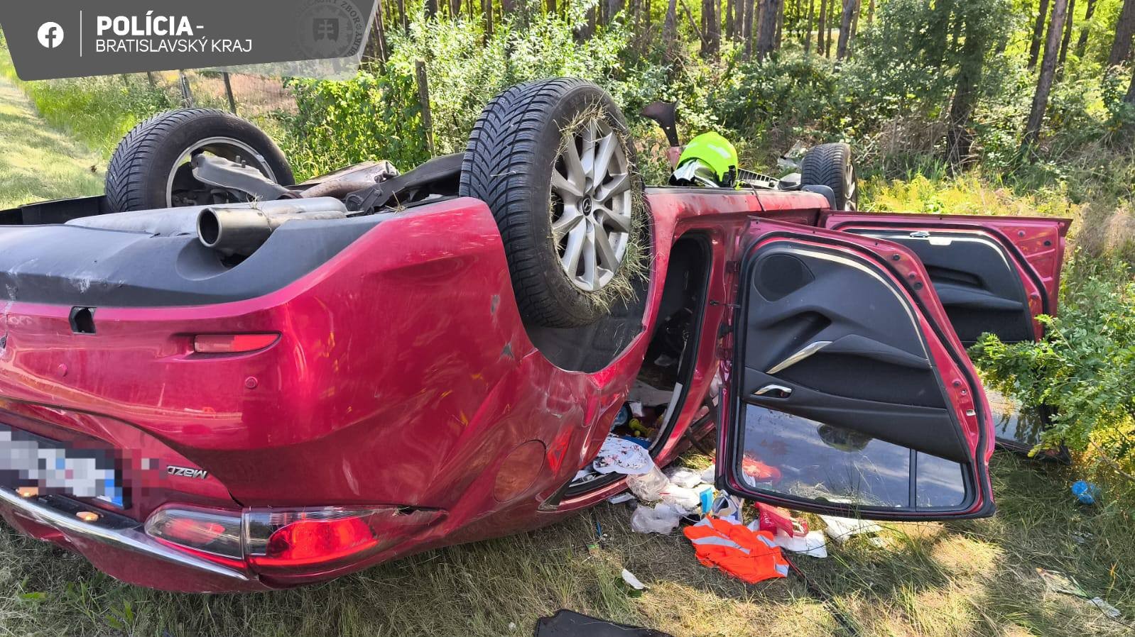 Na diaľnici došlo k autonehode.