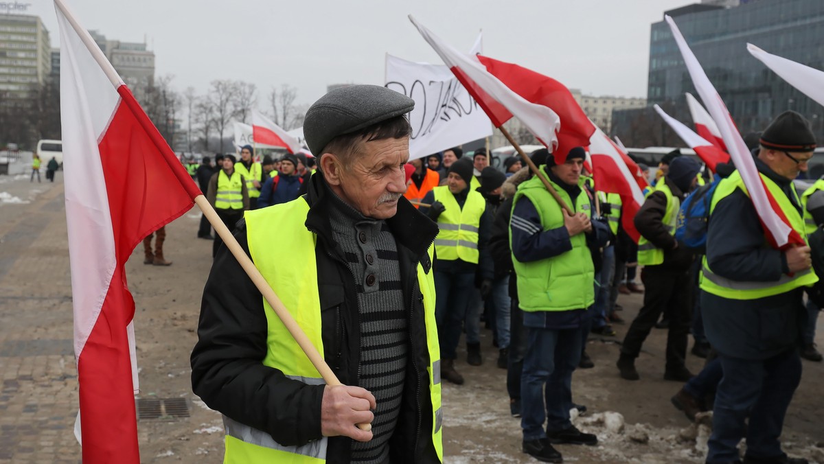 Utrudnienia występują na drodze krajowej nr 5 pomiędzy Bożejewicami i Jaroszewem w okolicach Szubina (Kujawsko-Pomorskie) w związku z protestem rolników - poinformował bydgoski oddział GDDKiA. Trasa łączy województwo kujawsko-pomorskie z wielkopolskim.