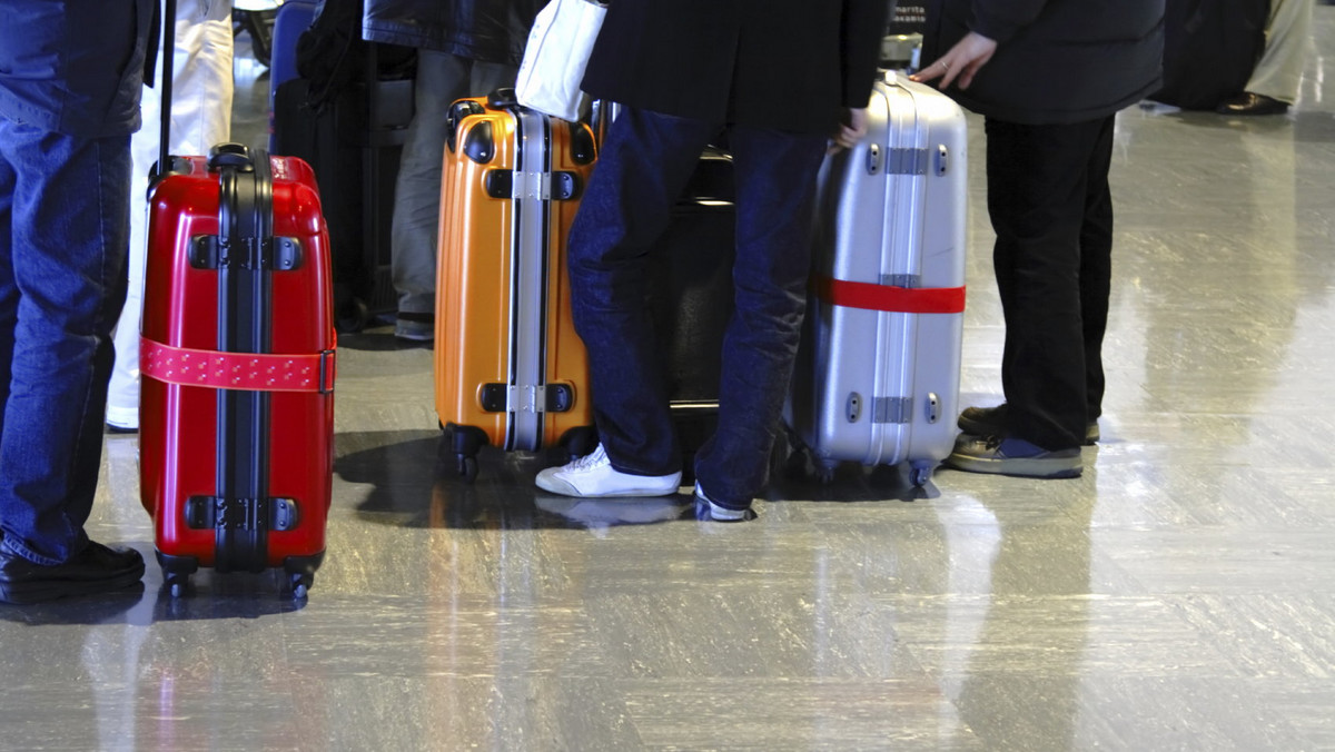 Będzie postępowanie w związku ze sprawą bagażowych, którzy rzucali torbami pasażerów na lotnisku Luton. Incydent nagrał telefonem podróżny ze Szwecji.