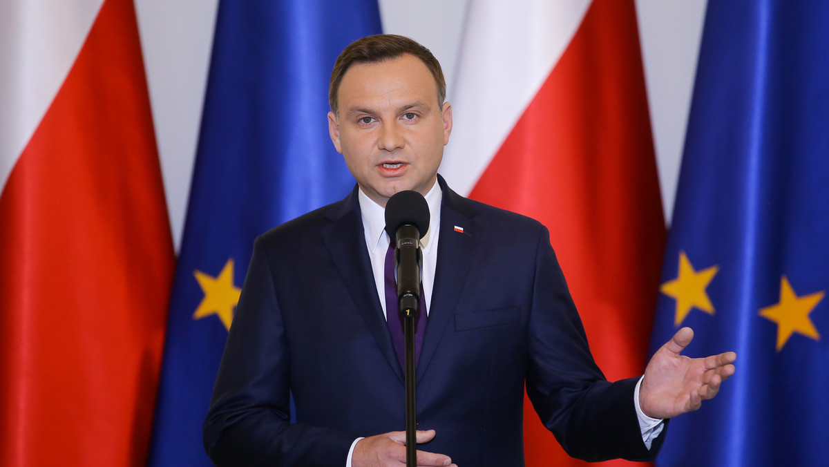 Solidarność, wolność, przestrzeganie prawa warunkują sprawne działanie UE - mówił prezydent Andrzej Duda w Erfurcie na spotkaniu prezydentów państw grupy Arraiolos. Solidarność to równe traktowanie bez narzucania siłowo zdania przez silniejszych – zaznaczył.