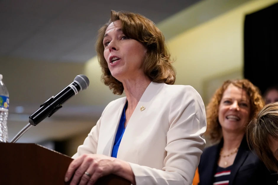 Suzan Kraford je pobedila Breda Šimela na izborima za Vrhovni sud Viskonsina