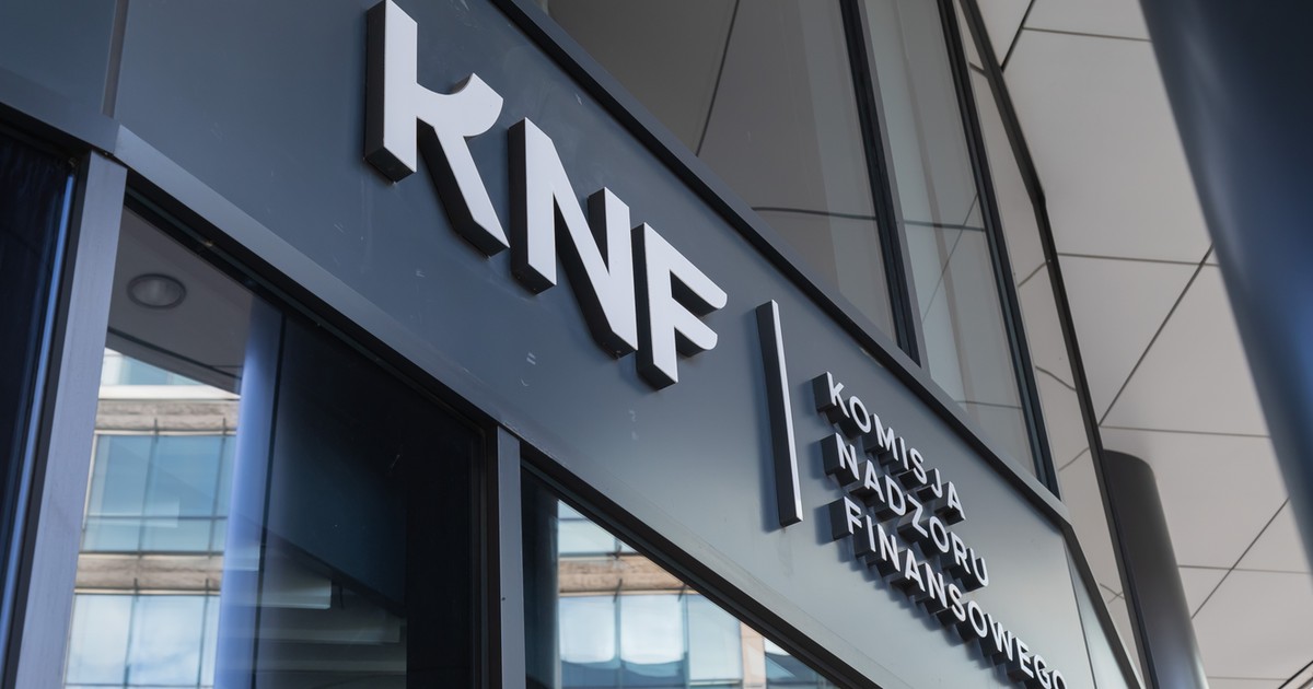 KNF ostrzega przed rosnącym ryzykiem sankcji kredytu darmowego w bankach