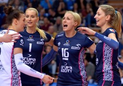 Piękne siatkarki z Polic idą jak burza. Urodą też górują nad rywalkami