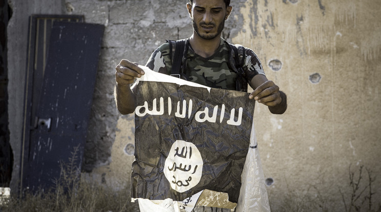 Rémuralom alatt tartja Rakkát az ISIS / Fotó: AFP
