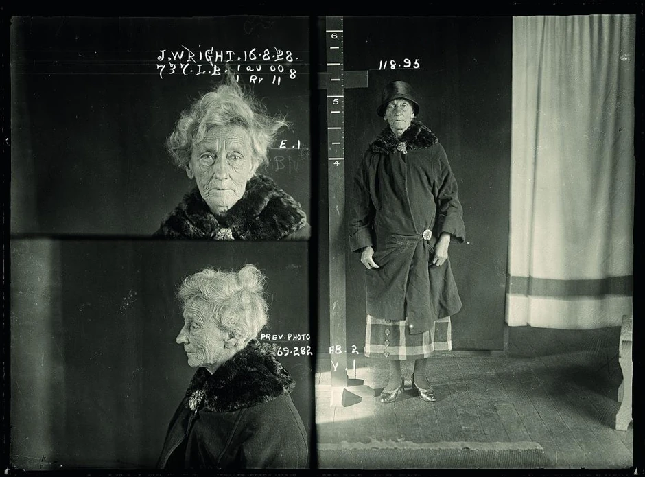 Dženet Rajt iz Pedingtona držala je prljavu "kliniku" u istočnom predgrađu Sidneja i bila je specijalizovana za tinejdžerke, optužena je za ubistvo 19-godišnje devojke koja je umrla od trovanja krvi