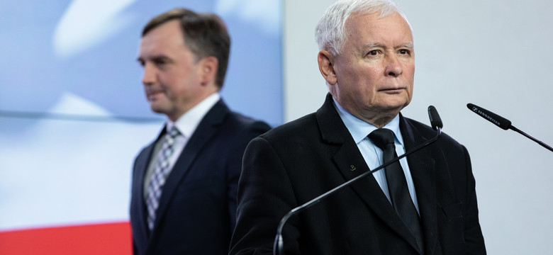 Jarosław Kaczyński traci 40 posłów. Zbigniew Ziobro nie traci żadnego i może budować swój klub