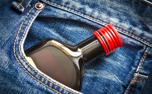 Radni zdecydowali. Będzie można spożywać alkohol na bulwarach wiślanych w Warszawie