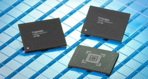 Kości NAND flash Toshiby. Czy takie układy wyprą wkrótce karty microSD?
