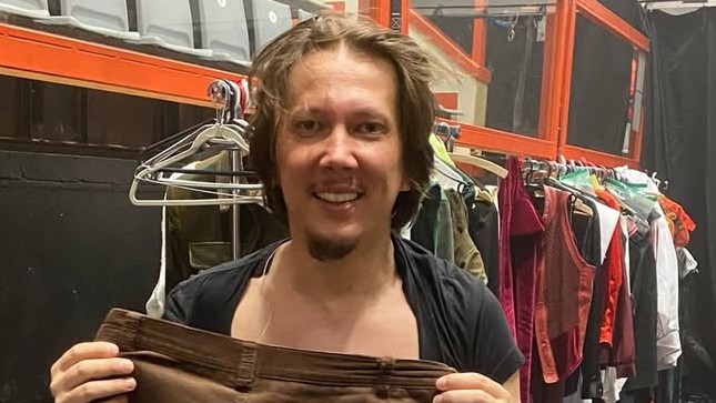 Spevák Peter Cmorik po predstavení Rómeo a Júlia. 