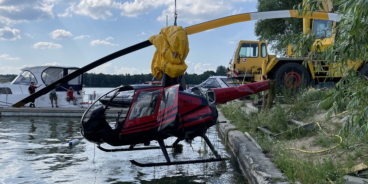 Dramatyczny wypadek w Mikołajkach. Śmigłowiec spadł do jeziora Tałty. Na pokładzie były trzy osoby...