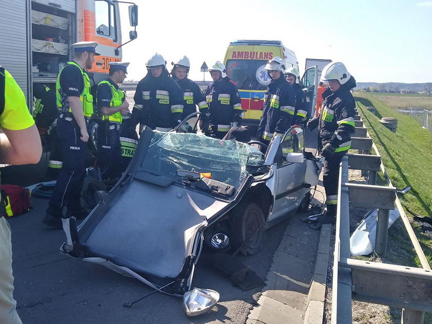 Ciężarówka staranowała maleńkie autko. Kobieta ciężko ranna