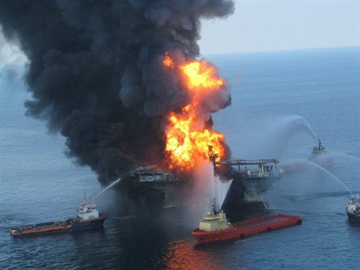 Wydarzenia 2010: ekzplozja na platformie wiertniczej BP w Zatoce Meksykańskiej, fot. AFP