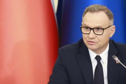 Andrzej Duda w ostatnim dniu prezydentury blokuje ustawę o pomocy psychologa dla osób po 13. roku życia bez zgody opiekuna. "Chodzi o bezpieczeństwo dzieci"