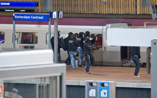 Rotterdam: Policja zatrzymała mężczyznę, który zbarykadował się w pociągu