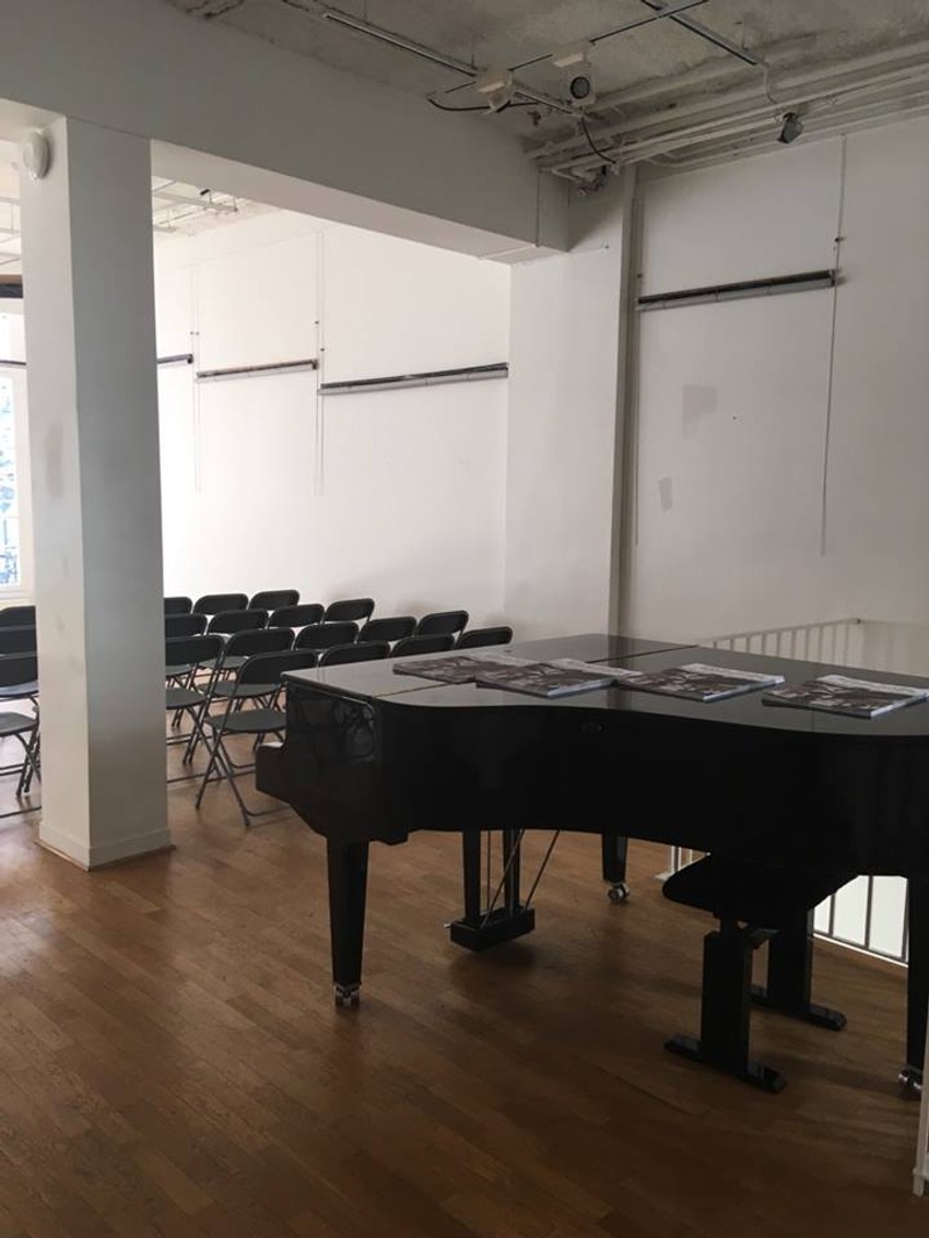 A onda su sve slike uklonjene zbog prijema