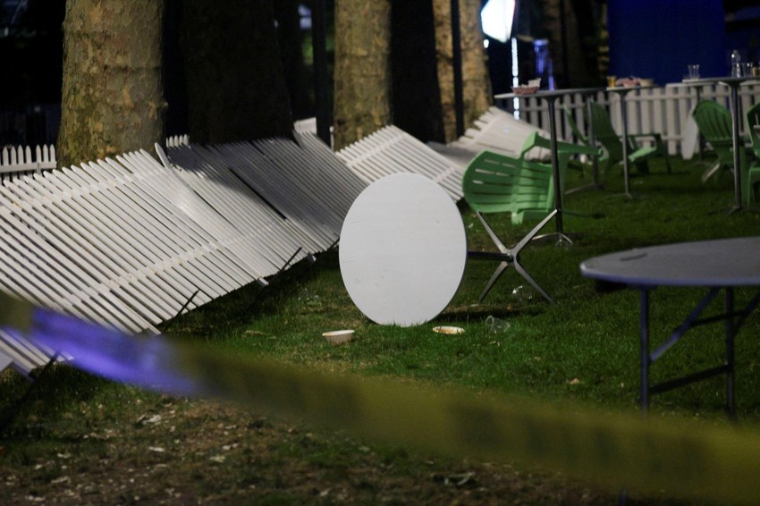 Razbacani stolovi i polomljena ograda na Festivalu hrane u Sijetlu | Foto: Reuters