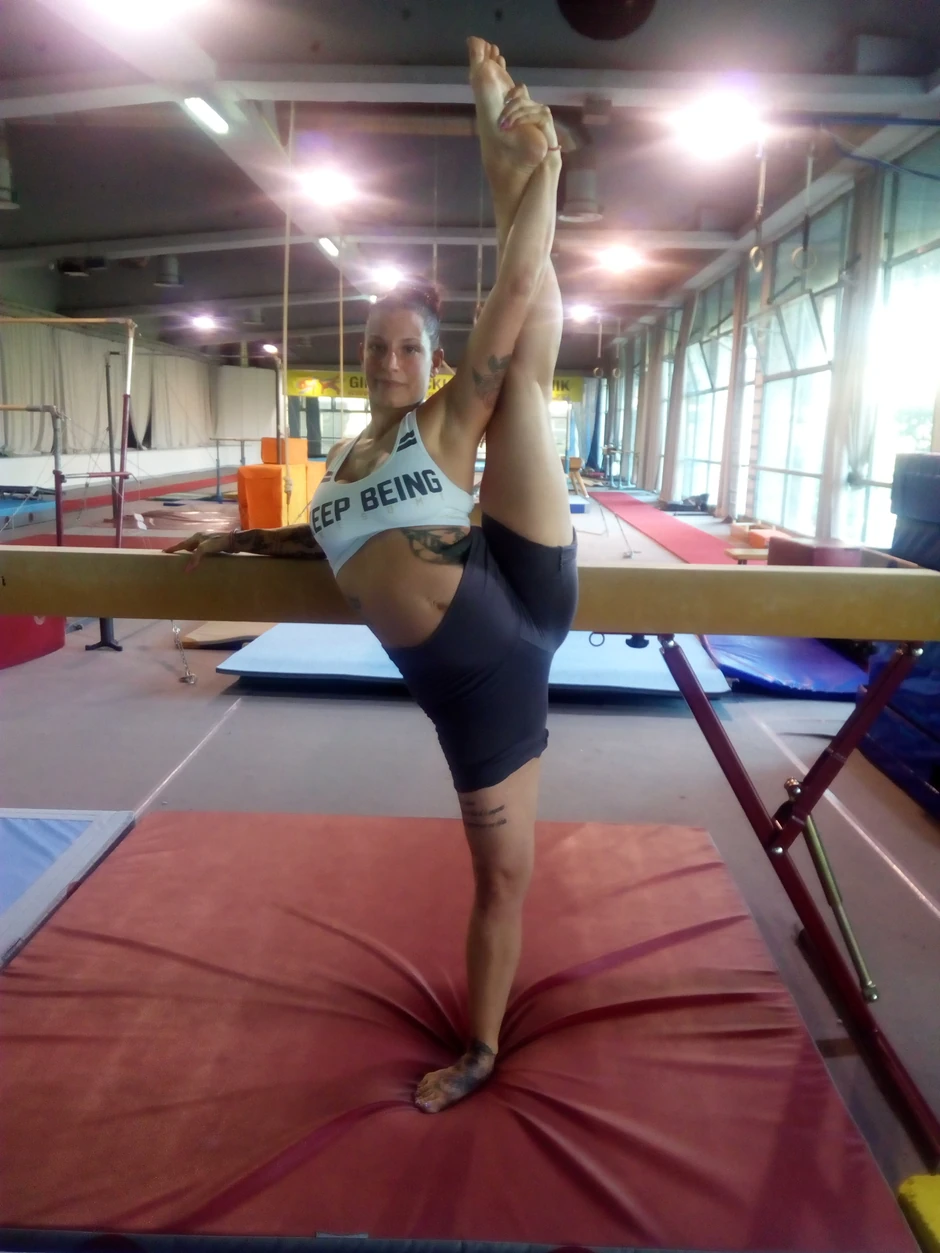 Gimnastikom se bavi od malena