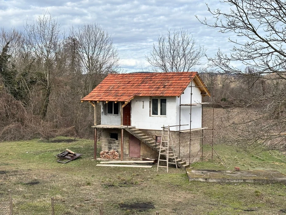 Dvojica mladića stradala u vikendici na obali Drine
