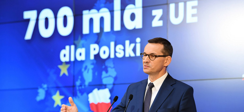 Jakim sposobem premier Morawiecki wyliczył, że Polska dostanie 700 mld złotych z Unii? [KOMENTARZ]