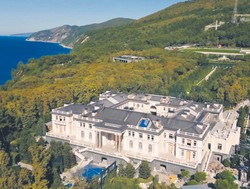 Nowe fakty o "Pałacu Putina": Pod domem całe mrowisko wykute w skale