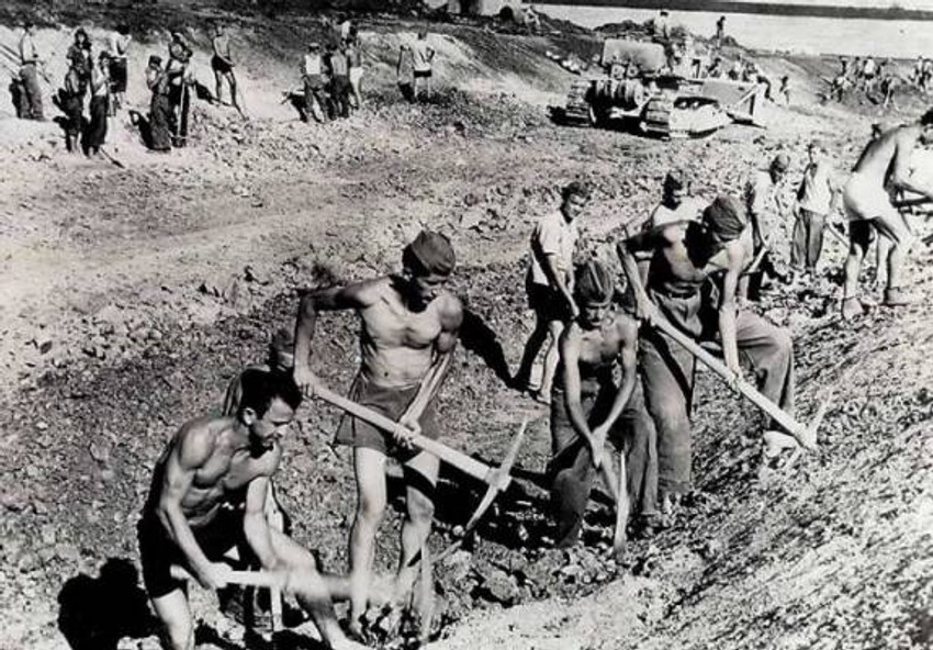 Pored rada, na radnim akcijama sticala su se prijateljstva i rađale ljubavi