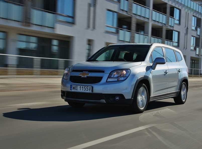 Chevrolet Orlando przy tablicy. Test nowego wśród vanów