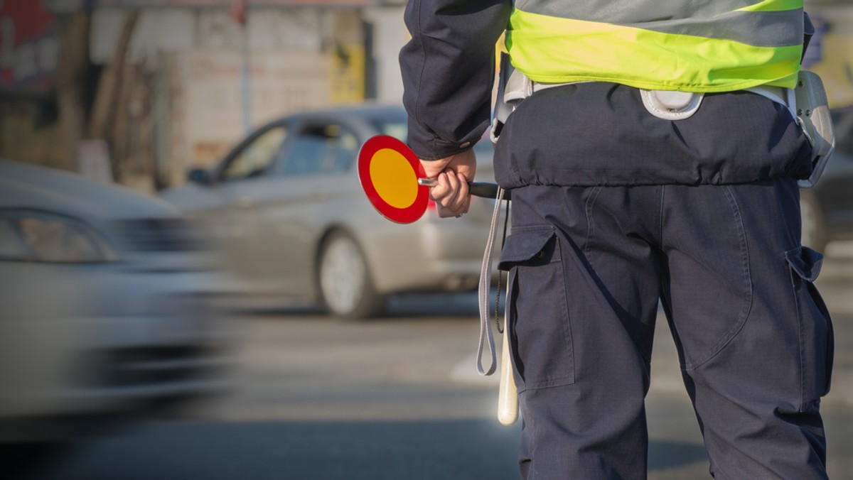 "Rzeczpospolita": policja zabiera mniej praw jazdy