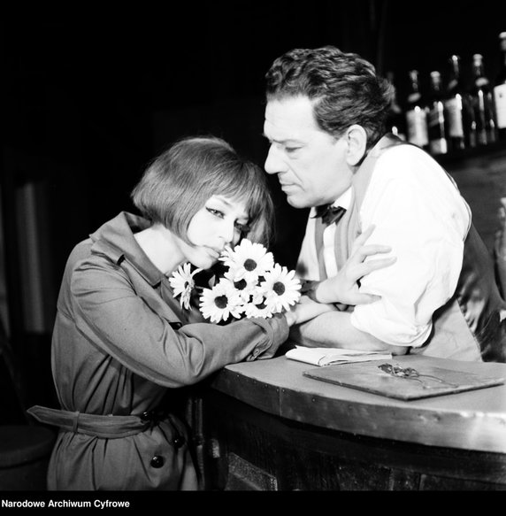 Kalina Jędrusik w sztuce "Śniadanie u Tiffany'ego", rok 1965, Teatr Komedia