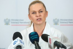 Kontrowersyjna decyzja Nowackiej. "Duża grupa ludzi straci pracę"