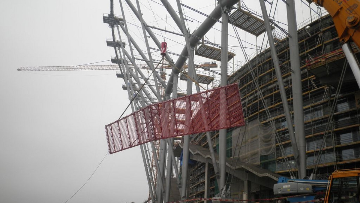 Narodowe Centrum Sportu zaprosiło firmy zainteresowane zakupem prawa do nazwy Stadionu Narodowego w Warszawie i uzyskania statusu Sponsora Głównego Stadionu do składania zgłoszeń.