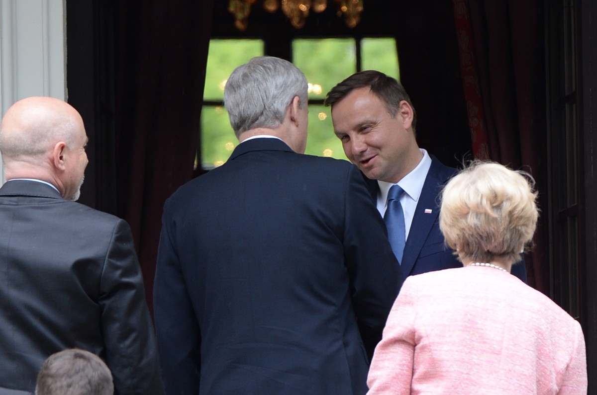 Prezydent elekt Andrzej Duda przed spotkaniem w Pałacyku na Foksal w Warszawie z przebywającym z wizytą w Polsce premierem Kanady Stephenem Harperem