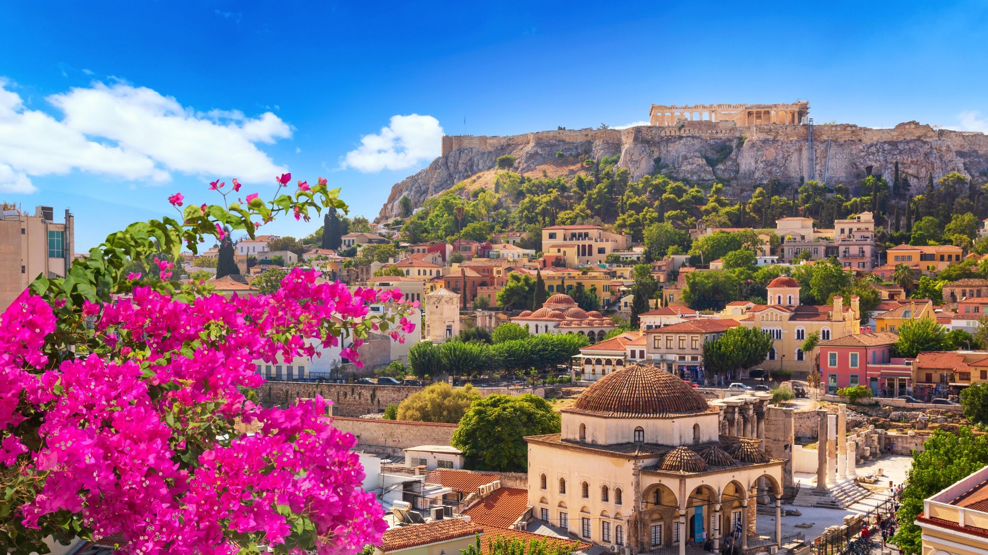 Monastiraki námestie a Akropola v Aténach