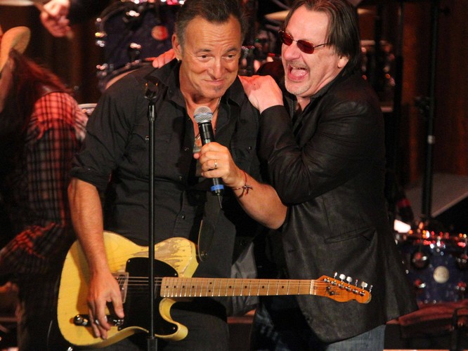 Bruce Springsteen gra do 2 nad ranem