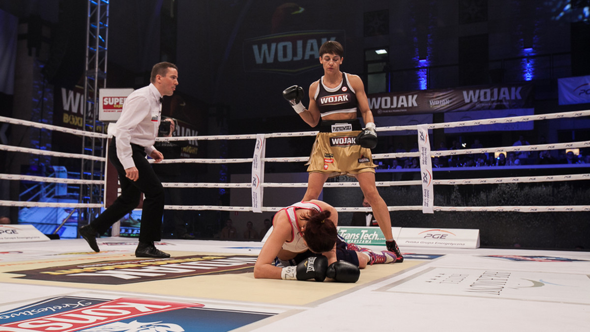 Ewa Piątkowska (3-0, 3 KO) znokautowała już w pierwszej rundzie Dasę Gaborovą (0-2, 0 KO) podczas gali Wojak Boxing Night w Arłamowie. Dla Polki był to debiut pod banderą grupy KnockOut Promotions.