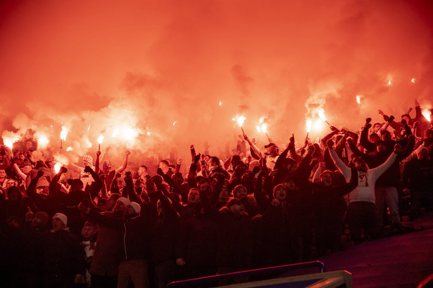 Kibice Legii Warszawa podczas meczu wyjazdowego z Leicester City