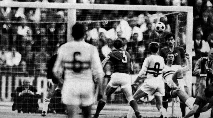 Jelenet az 1968-as Eb-negyeddöntőben játszott magyar-szovjet meccsről. / Fotó: ADT Arcanum