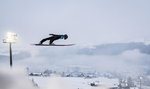 Szok! Chce skoczyć na nartach 300 metrów na niezwykłym obiekcie zrobionym w całości ze śniegu [WIDEO]