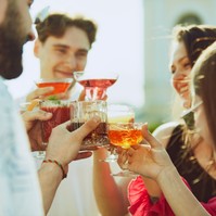 Ennyi alkohol már visszafordíthatatlanul károsítja a májat - kevesebb, mint gondolná