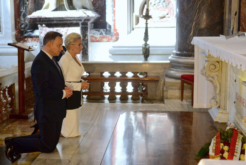 Prezydent modlił się przy grobie św. Jana Pawła II