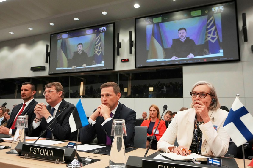 Zelenski na video vezi tokom sastanka ukrajinske Kontakt grupe u štabu NATO u Briselu 4. juna