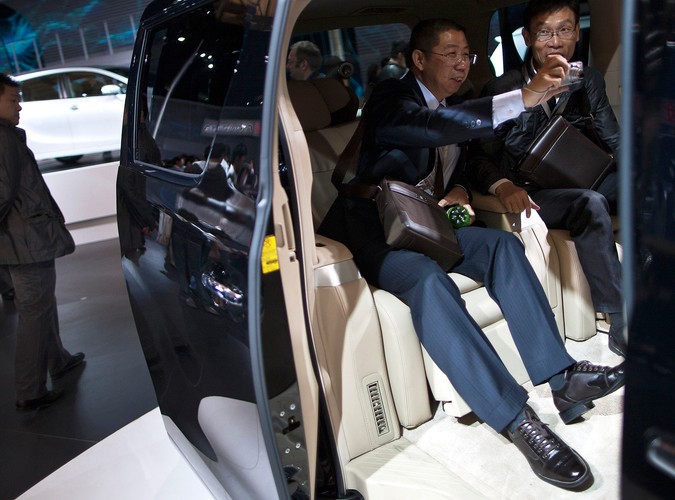 Salon samochodowy w Szanghaju... Jest na czym zawiesić oko :)