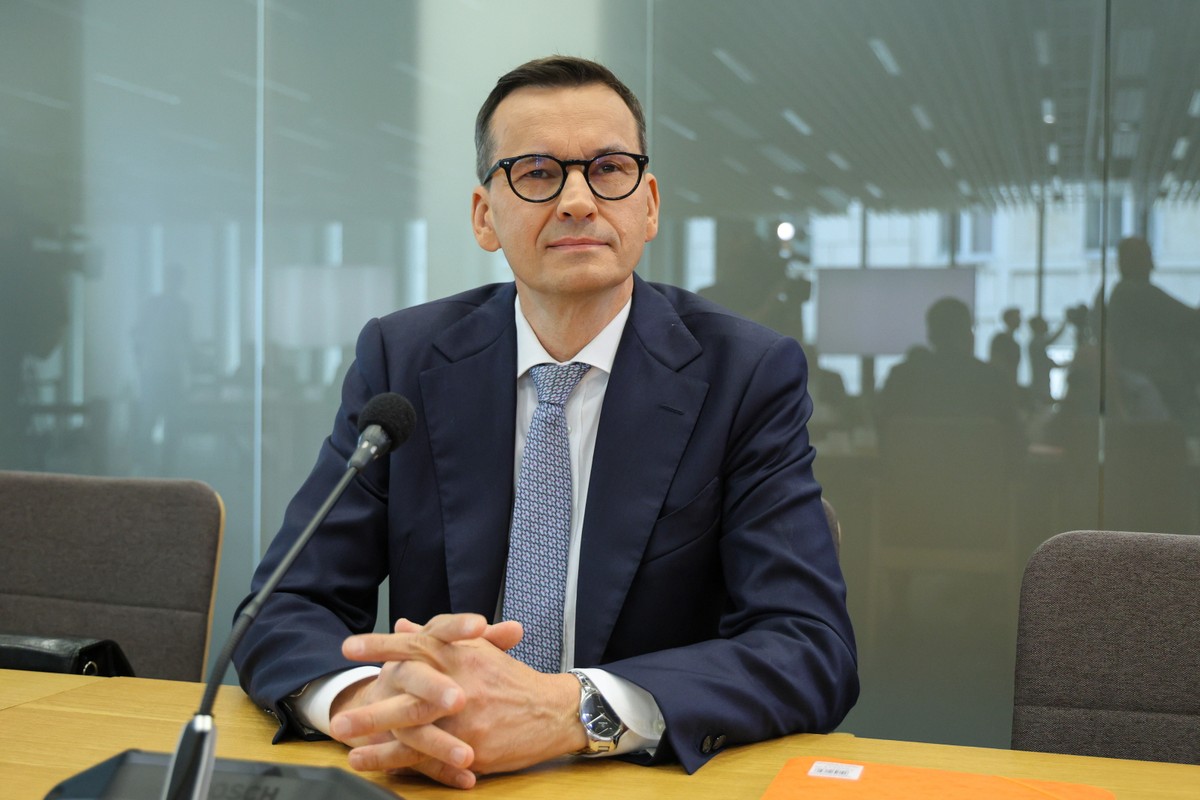 Wezwany w charakterze świadka, były premier Mateusz Morawiecki przed posiedzeniem sejmowej komisji śledczej ds. afery wizowej