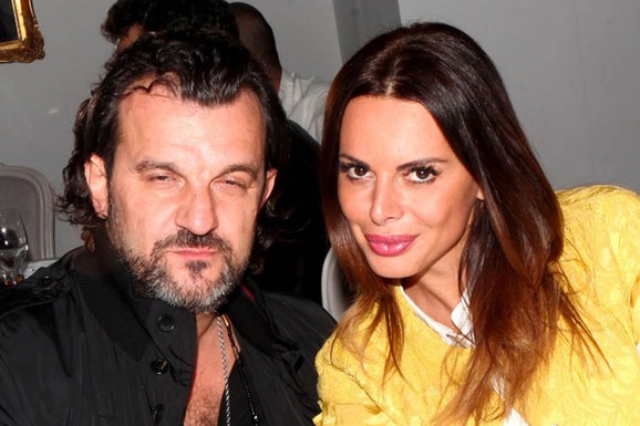 "MOJA NAJSLAĐA MATURANTKINJA" Ćerka Ace Lukasa i Sonje Vuksanović izrasla u pravu devojku: Viktorija zablistala u bež haljini i mrežastim čizmama